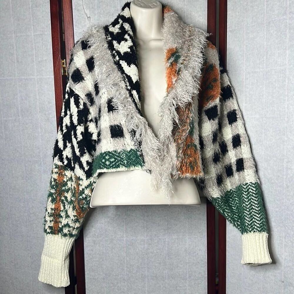 URBAN‎ OUTFITTERS MULTICOLORED CARDIGAN SWEATER SIZE S/P